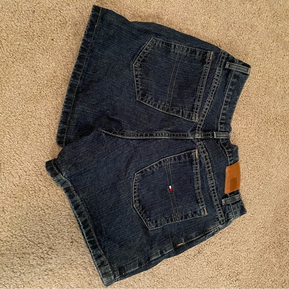 Tommy Hilfiger Mid Rise Denim Short Size 6 Dark wash - Picture 7 of 7
